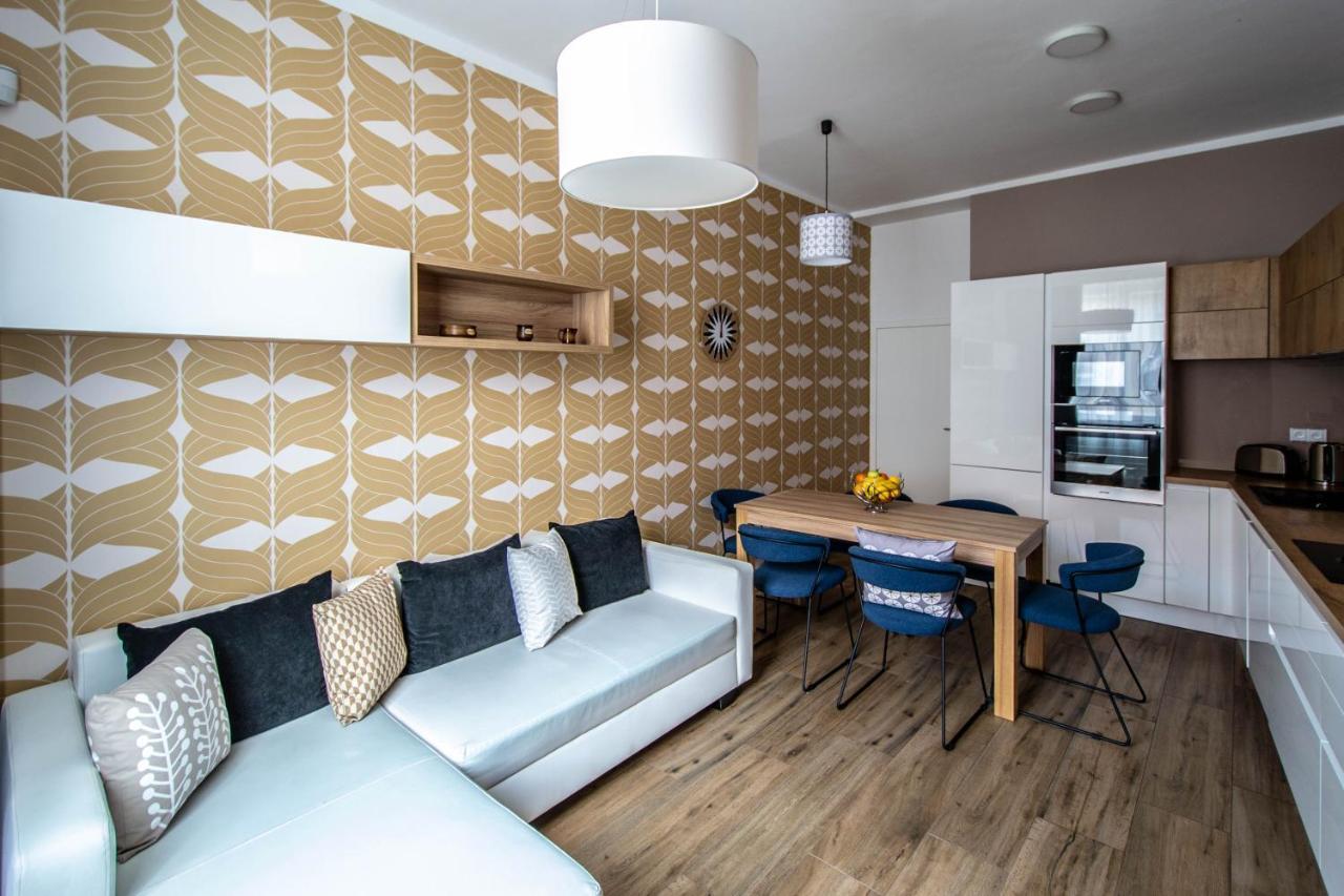 Executive Bright Apt. By Ruterra Praag