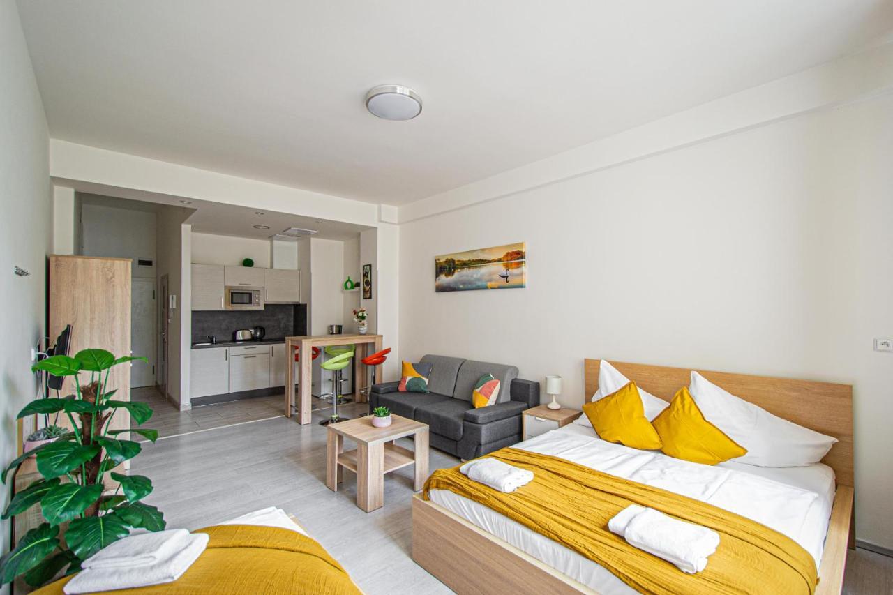 Executive Bright Apt. By Ruterra Praag