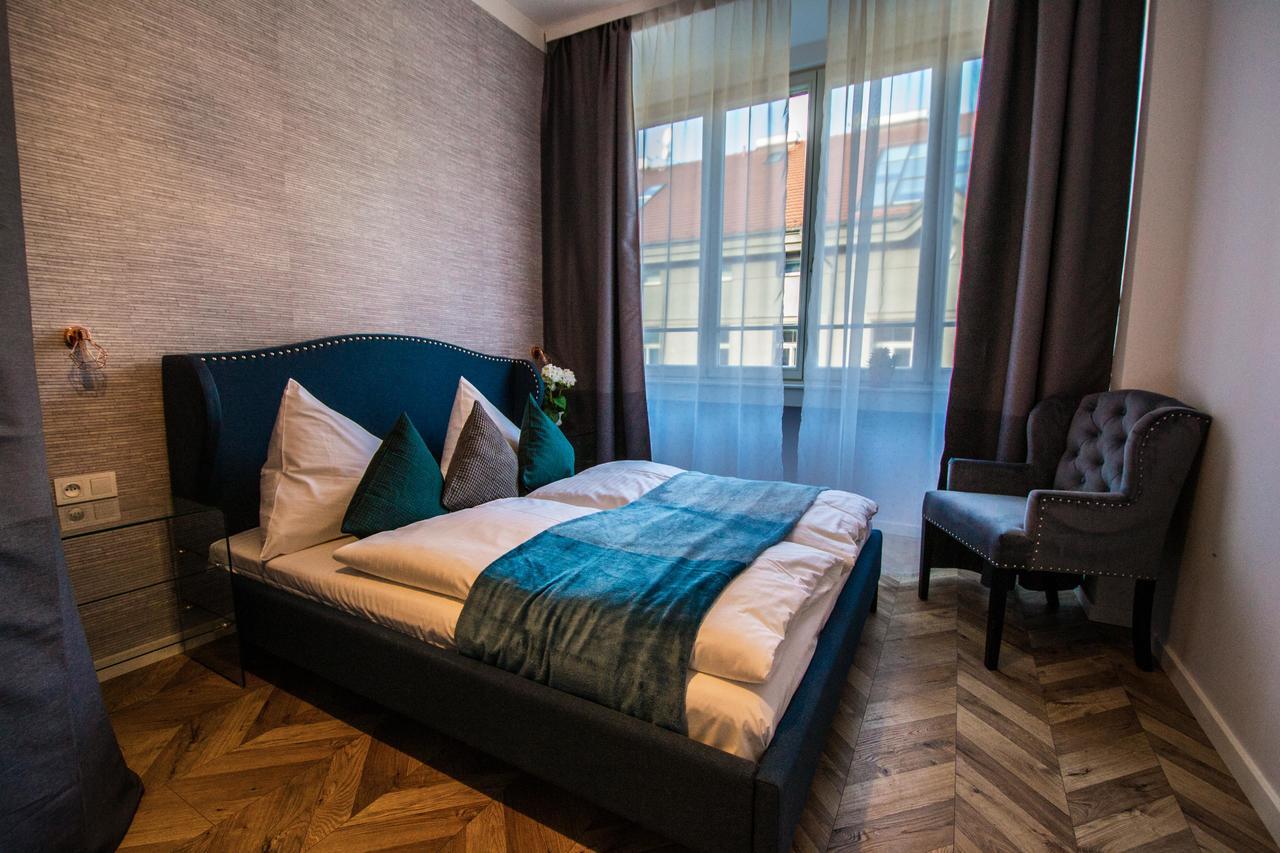 Executive Bright Apt. By Ruterra Praag