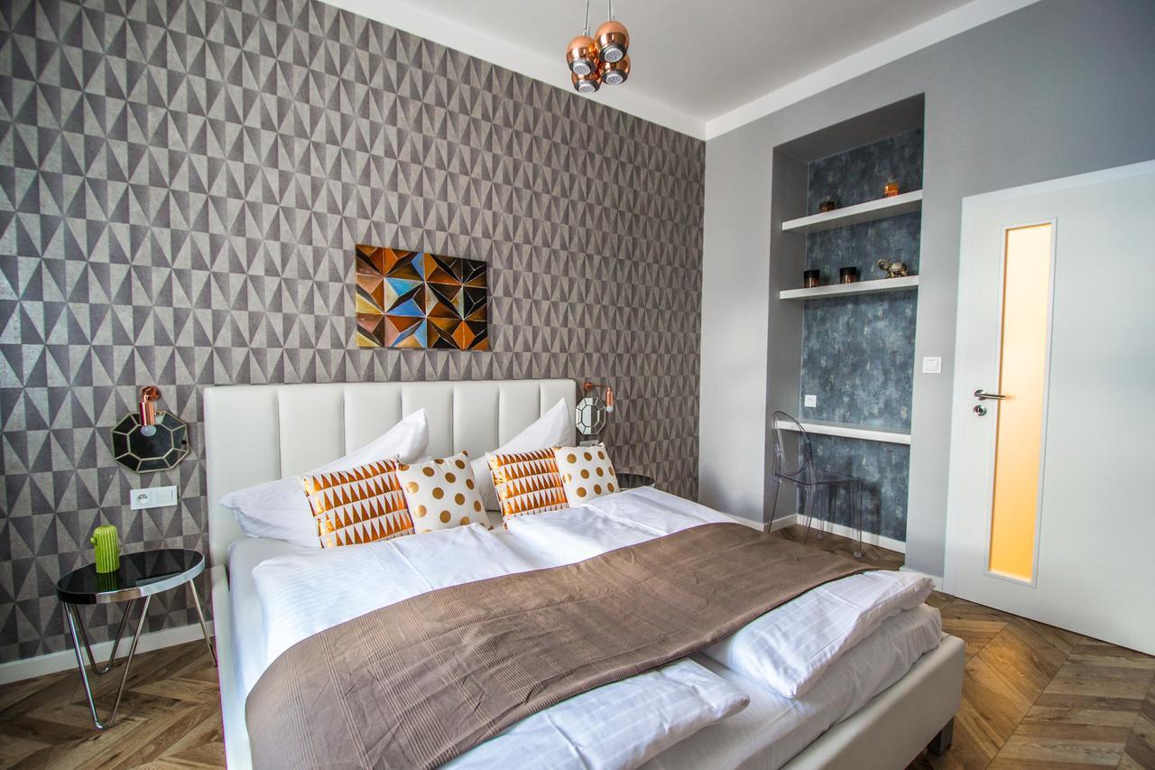 Executive Bright Apt. By Ruterra Praag